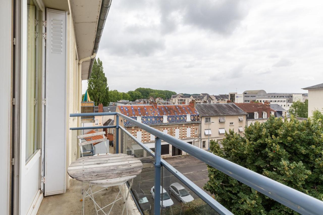 Appart T3 Bien Situe A Bourges + Wifi Exterior foto