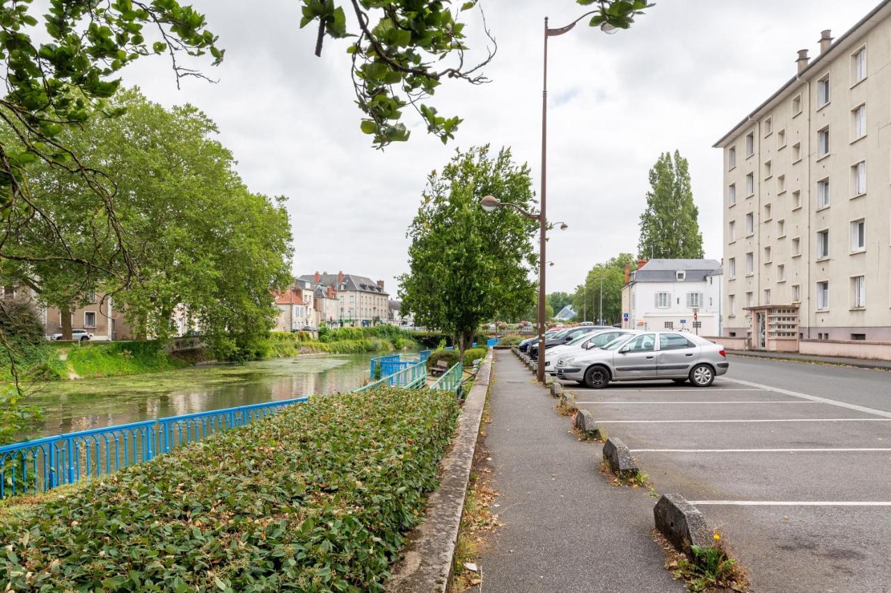 Appart T3 Bien Situe A Bourges + Wifi Exterior foto